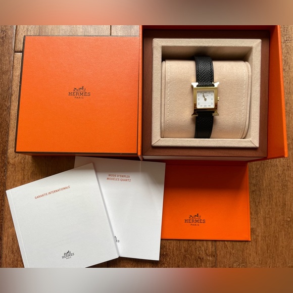 Heure H watch, Black Epsom Calfskin Mini model, 21 mm - Picture 2 of 11